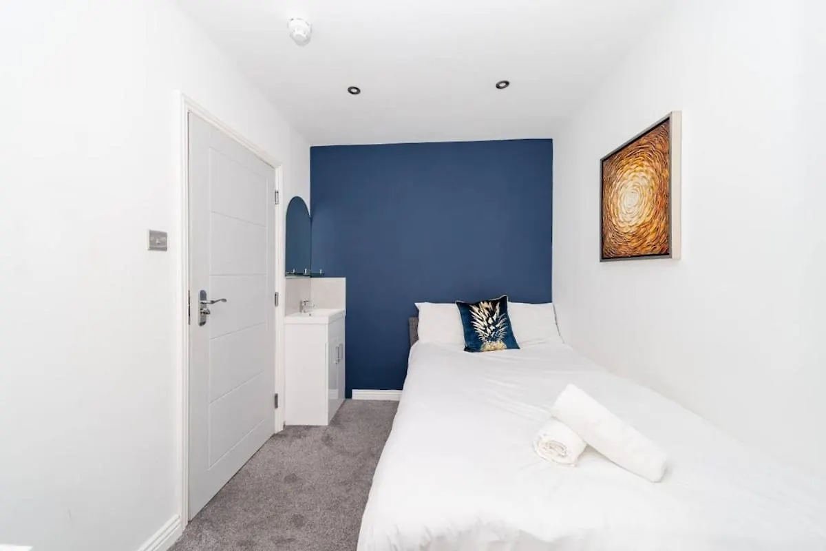Bloomsaway Seafront Sixbedroom Bn14Bsma Brighton 0*,  United Kingdom