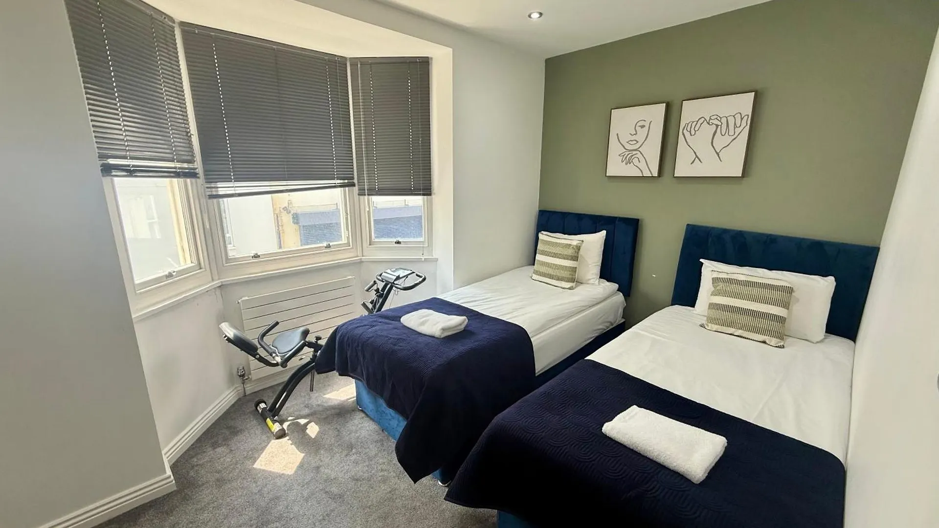 Bloomsaway Seafront Sixbedroom Bn14Bsma Hove 0*,  Royaume-Uni